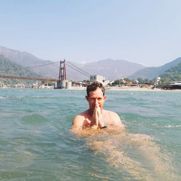 Jonty Rhodes गंगा नदी में किया स्नान, शेयर की फोटो