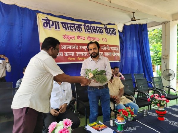 स्वामी आत्मानंद स्कूल में हुआ मेगा पालक सम्मेलन, शिक्षा,संवाद और तकनीक पर जोर