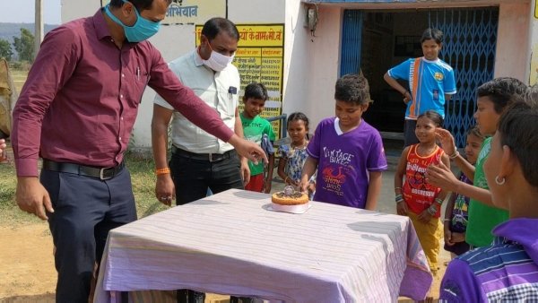 राहत शिविर में ठहरे अतिथियों को मिल रहा परिवार जैसा स्नेह