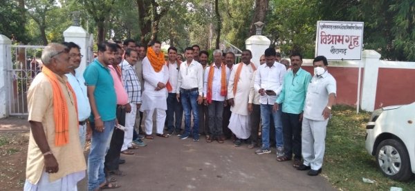 ग्रामीण मंडल अध्यक्ष की अगुवाई में हुआ पूर्व संसदीय सचिव का स्वागत