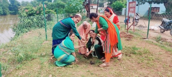 किशोर वाटिका की नींव रख, किया गया पौधारोपण