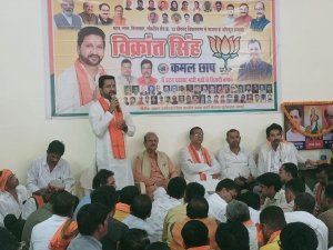 समीक्षा : बैठक में भाजपा नेताओं ने किया 10 हज़ार मतों से जीत का दावा