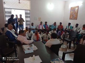 5 गांव के सैकड़ों किसान सिंचाई की समस्या को लेकर सांसद मिले