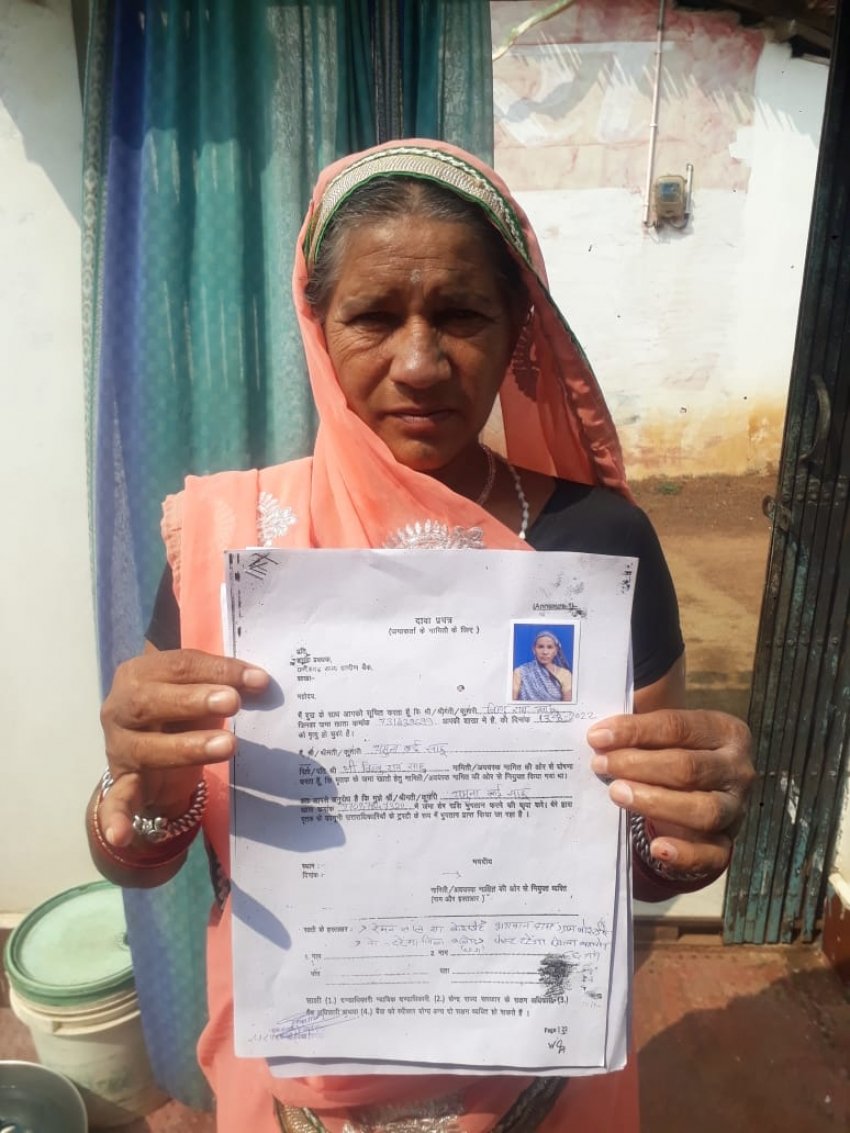 बेवा महिला को पैरालीगल वालंटियर के सहयोग से मिला 500000 (पांच लाख ) की बीमा राशि