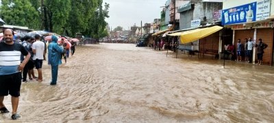 प्रधानपाठ बैराज के तीन गेट खुले, डूबा इतवारी बाज़ार, टिकरापारा से संपर्क टूटा