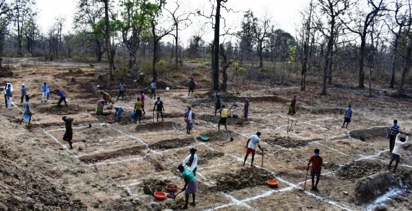 मनरेगा में 37 फीसदी कार्यपूर्णता के साथ छत्तीसगढ़ देश में प्रथम स्थान पर, इस साल अब तक 25.97 लाख ग्रामीणों को काम, 1114 करोड़ का मजदूरी भुगतान