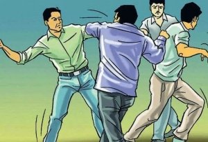 पारिवारिक रंजिश में हिंसा: धारदार हथियार से हमला, तीन आरोपी के खिलाफ मामला दर्ज