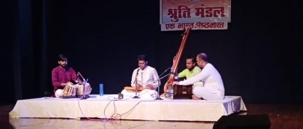 गुरू केलुचरण को संगीतमयी श्रद्धांजलि, खैरागढ़ विश्वविद्यालय में गायन और नृत्य की शानदार प्रस्तुति